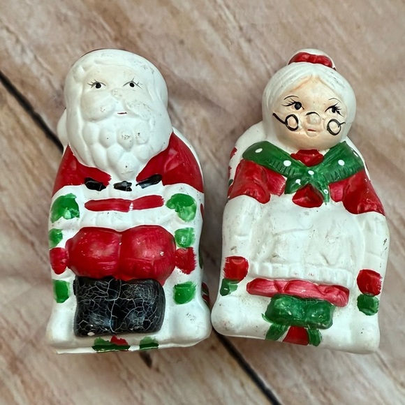 Source Unknown Other - Vintage Santa Claus & Mrs. Claus Ceramic Salt & Pepper Shakers Christmas Holiday